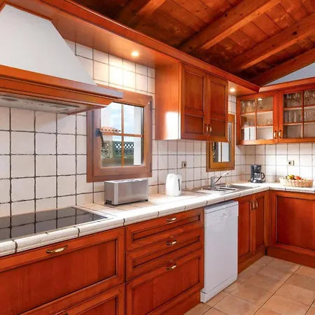 Sherry By ヴィラ *